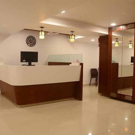 Hotel Ideal Vadodara Extérieur photo