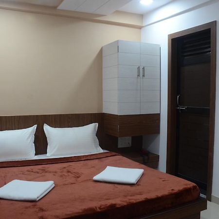 Hotel Ideal Vadodara Extérieur photo