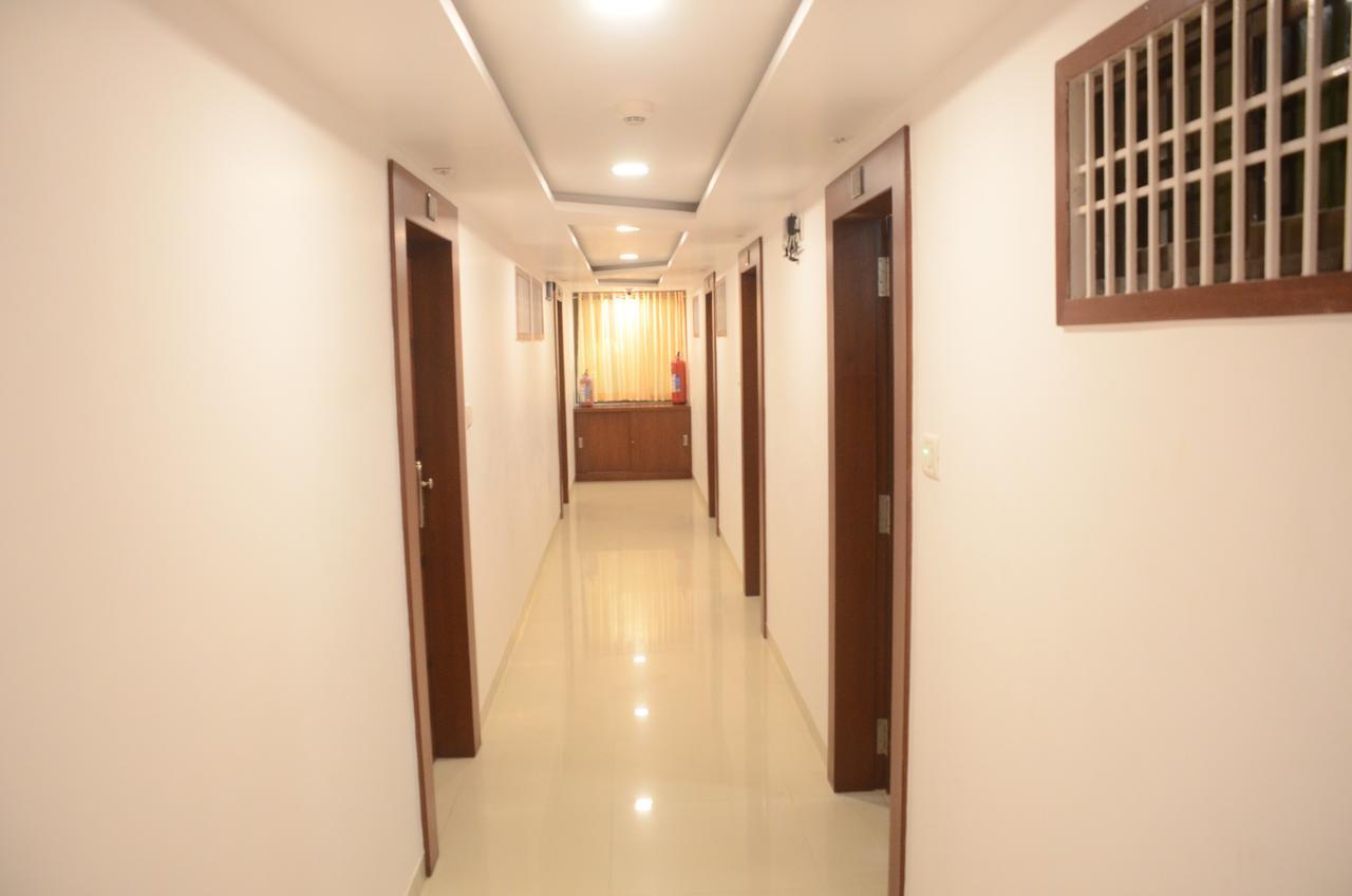 Hotel Ideal Vadodara Extérieur photo