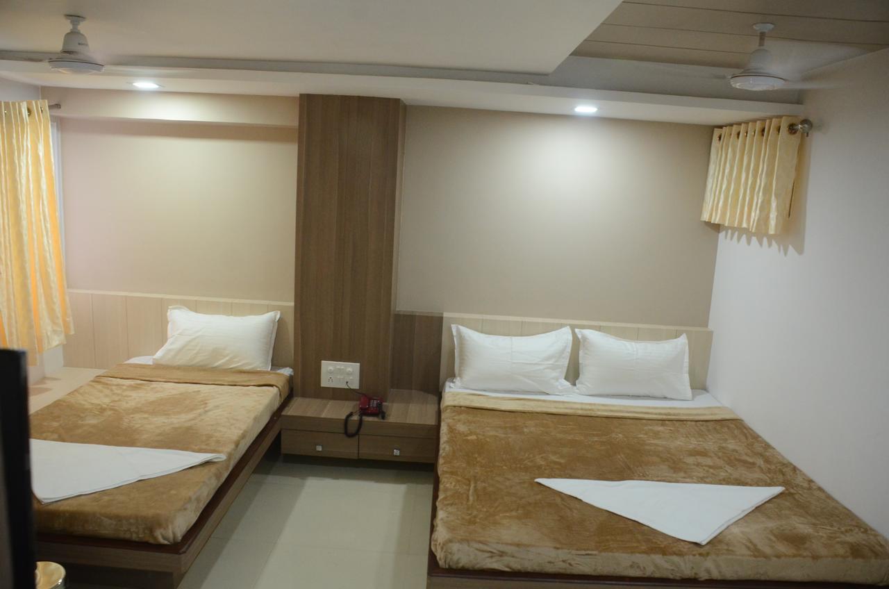 Hotel Ideal Vadodara Extérieur photo