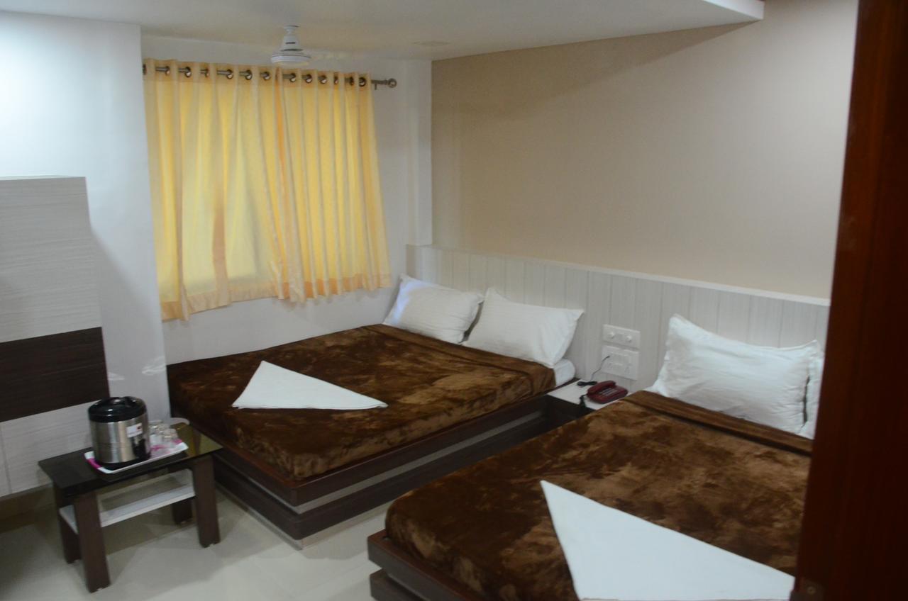 Hotel Ideal Vadodara Extérieur photo