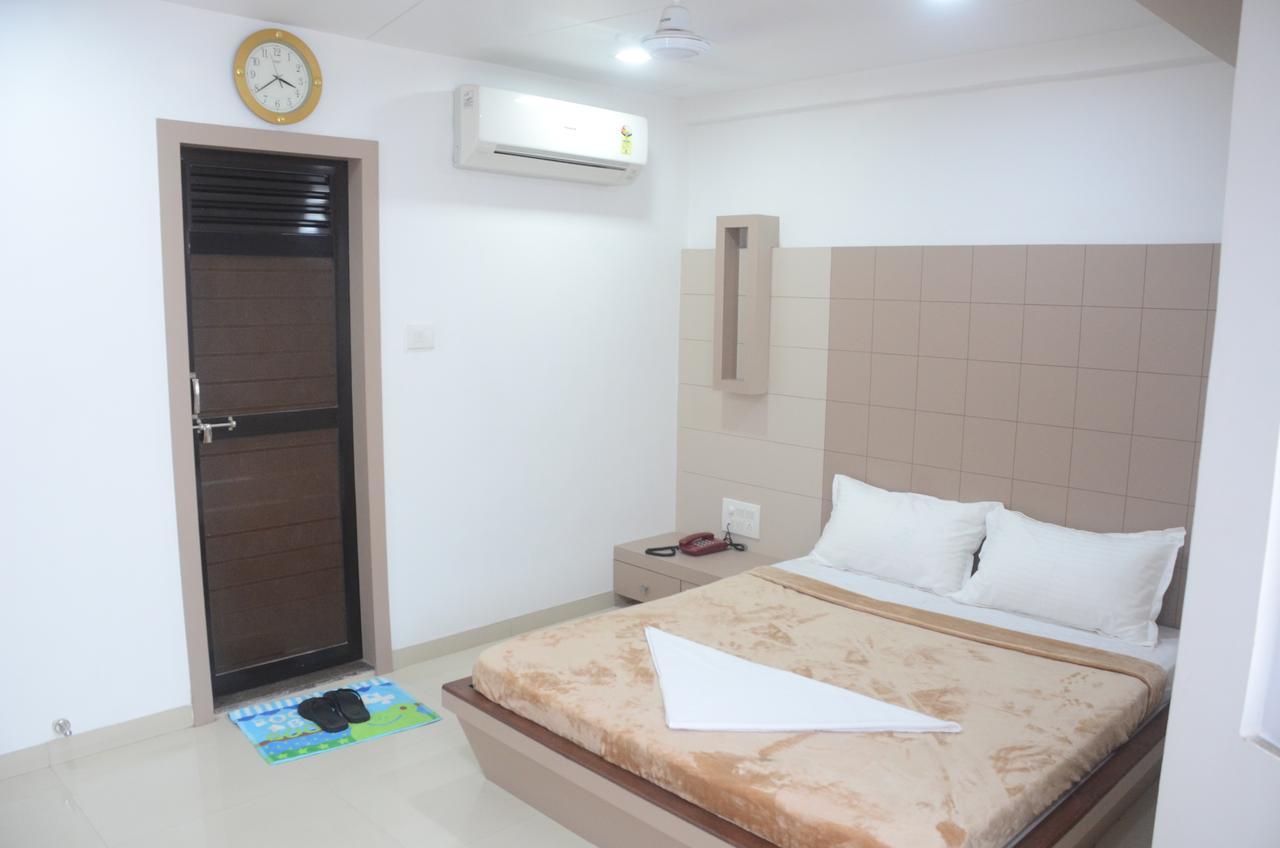 Hotel Ideal Vadodara Extérieur photo