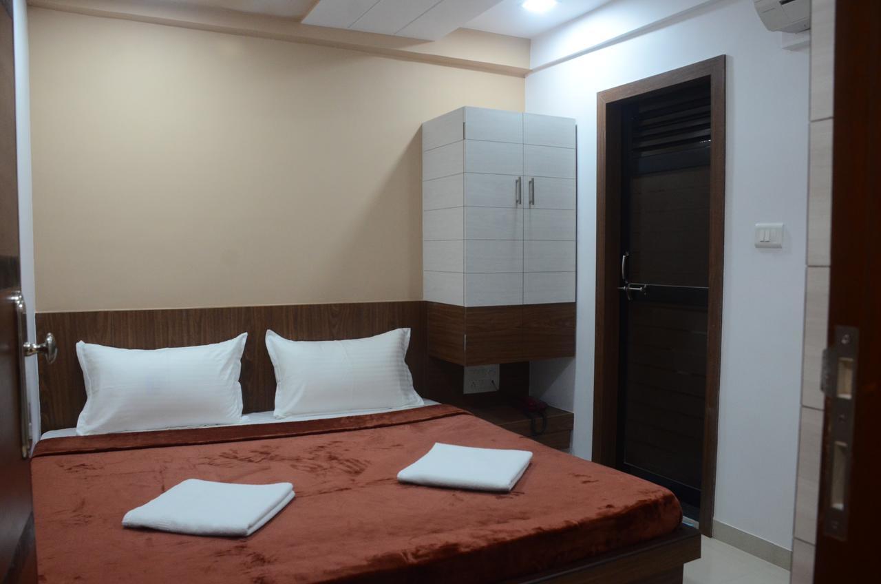 Hotel Ideal Vadodara Extérieur photo