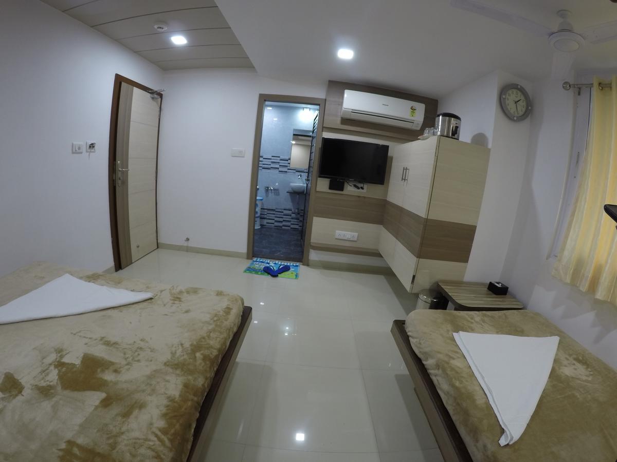 Hotel Ideal Vadodara Extérieur photo