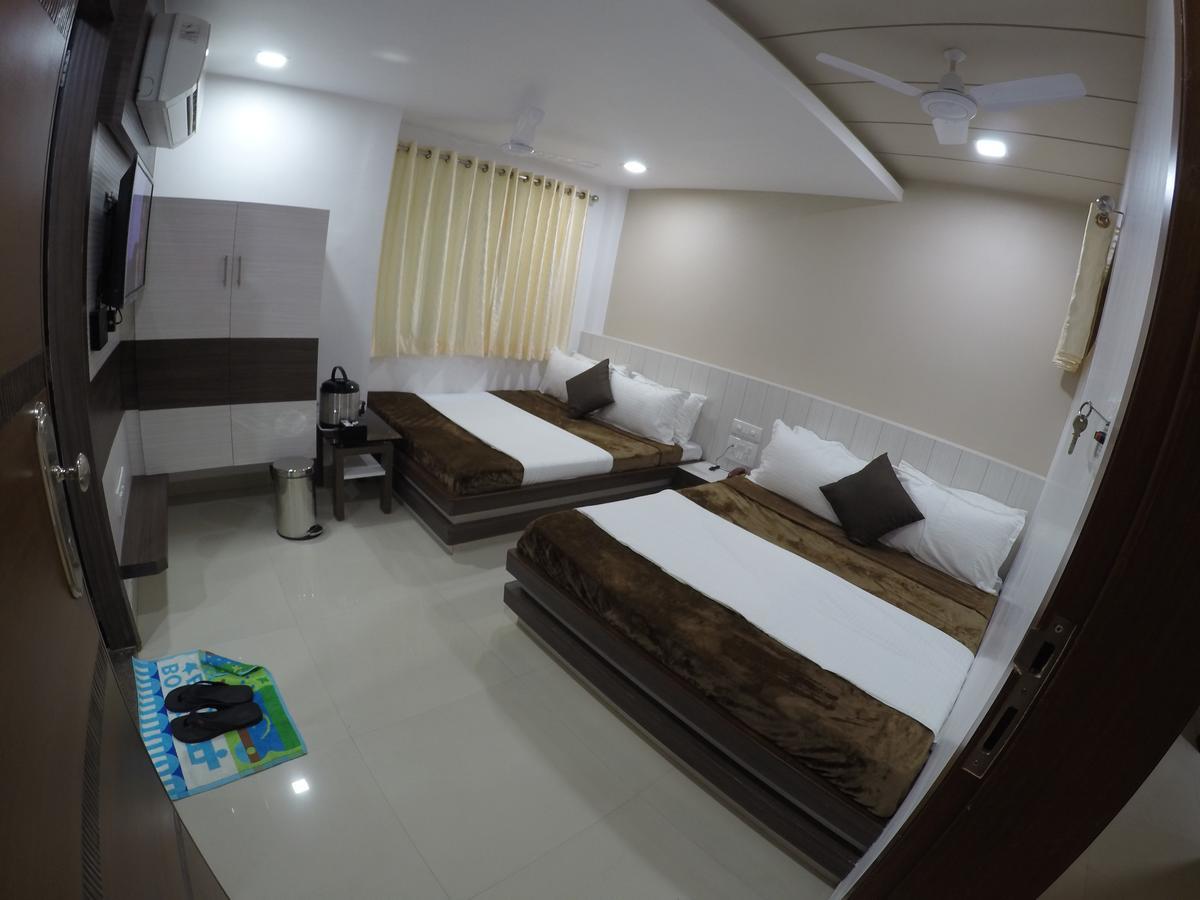 Hotel Ideal Vadodara Extérieur photo