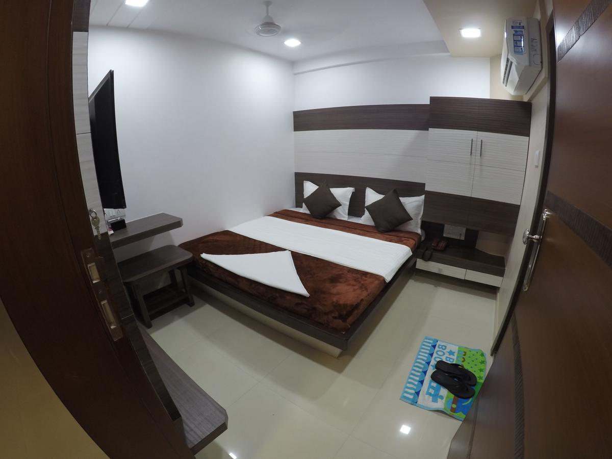 Hotel Ideal Vadodara Extérieur photo