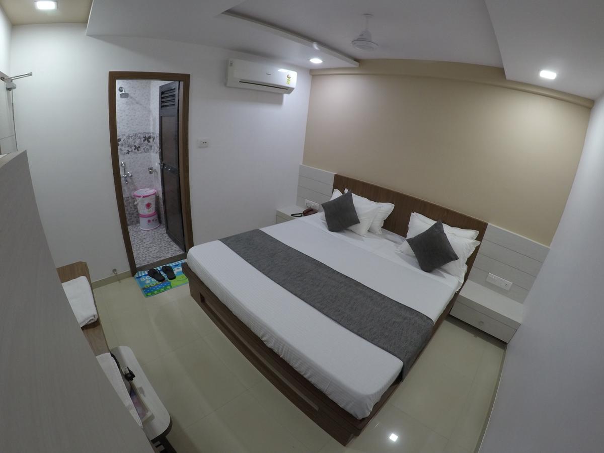 Hotel Ideal Vadodara Extérieur photo