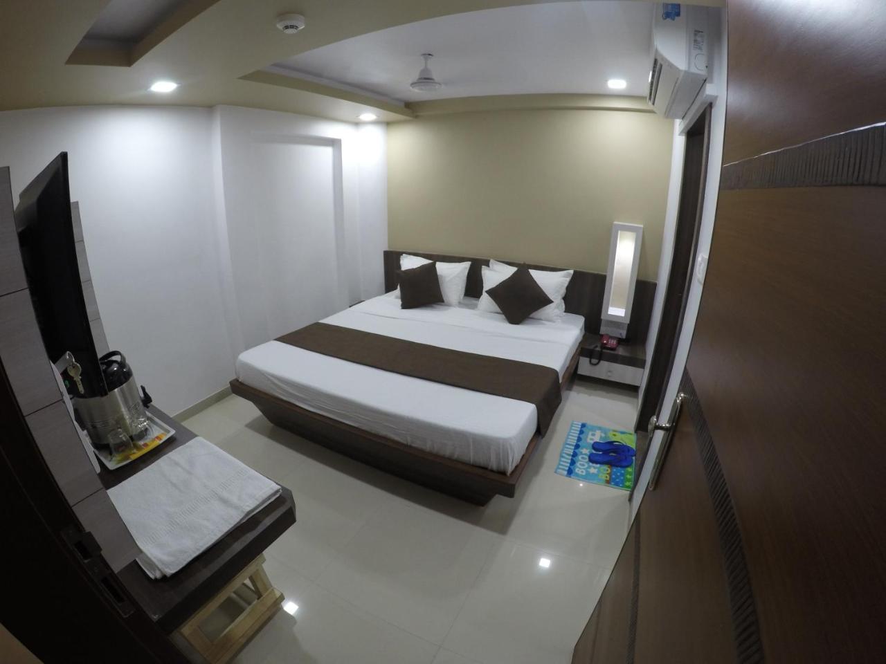 Hotel Ideal Vadodara Extérieur photo