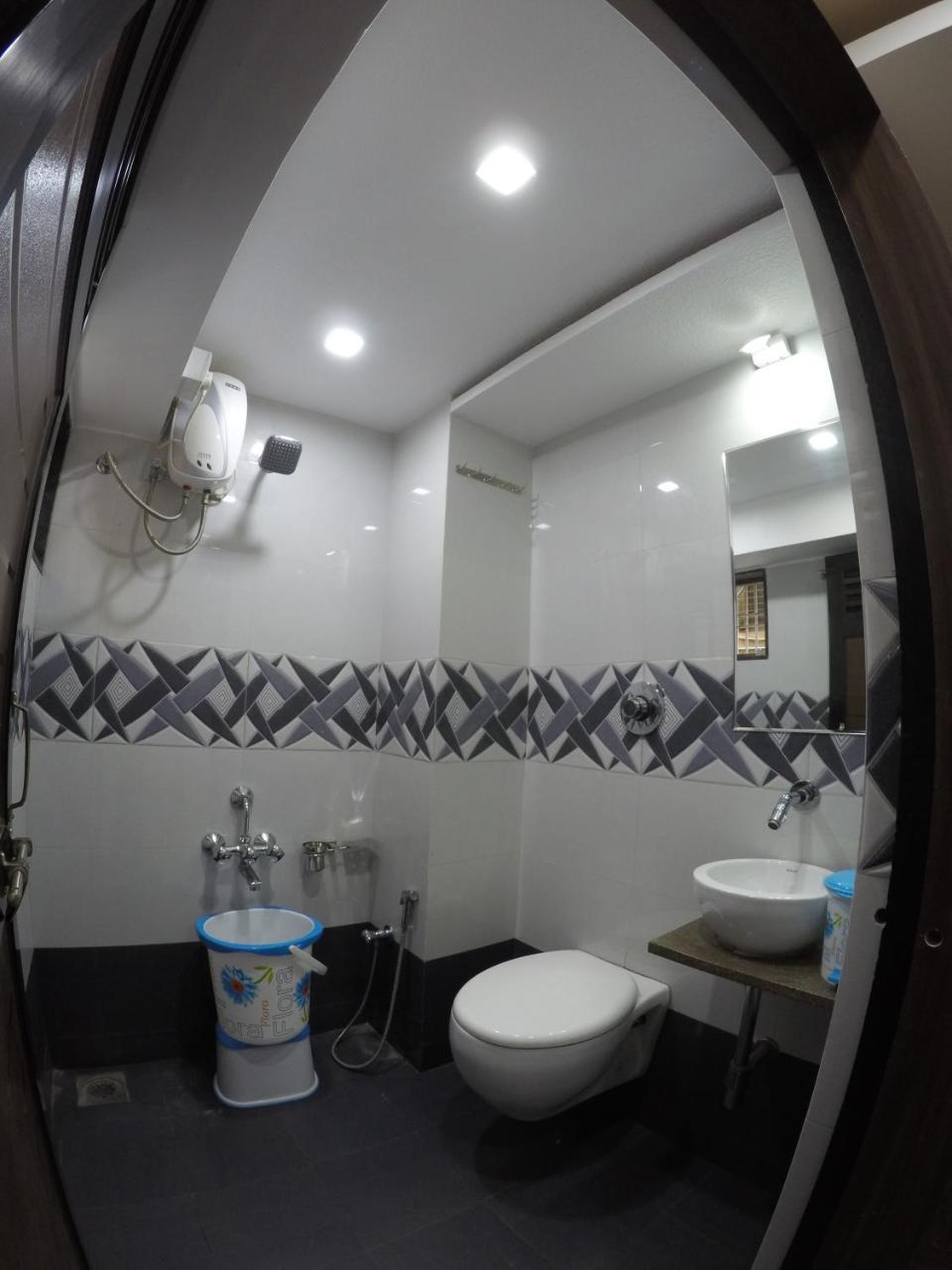 Hotel Ideal Vadodara Extérieur photo