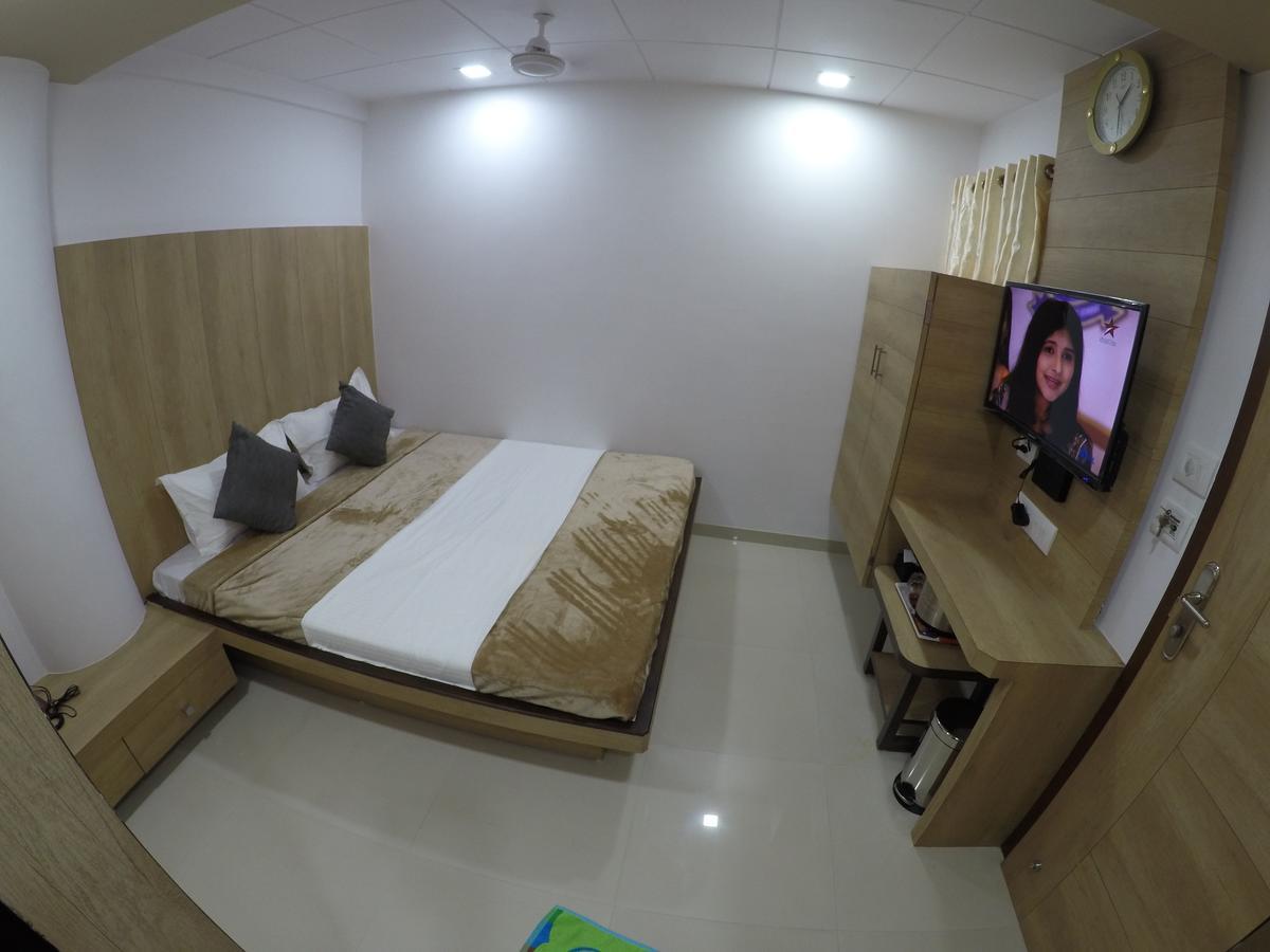 Hotel Ideal Vadodara Extérieur photo