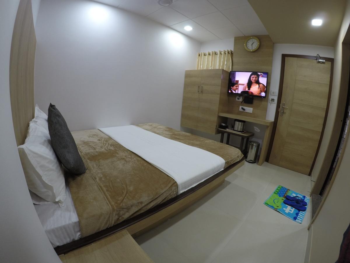 Hotel Ideal Vadodara Extérieur photo