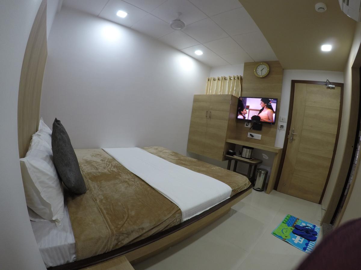 Hotel Ideal Vadodara Extérieur photo