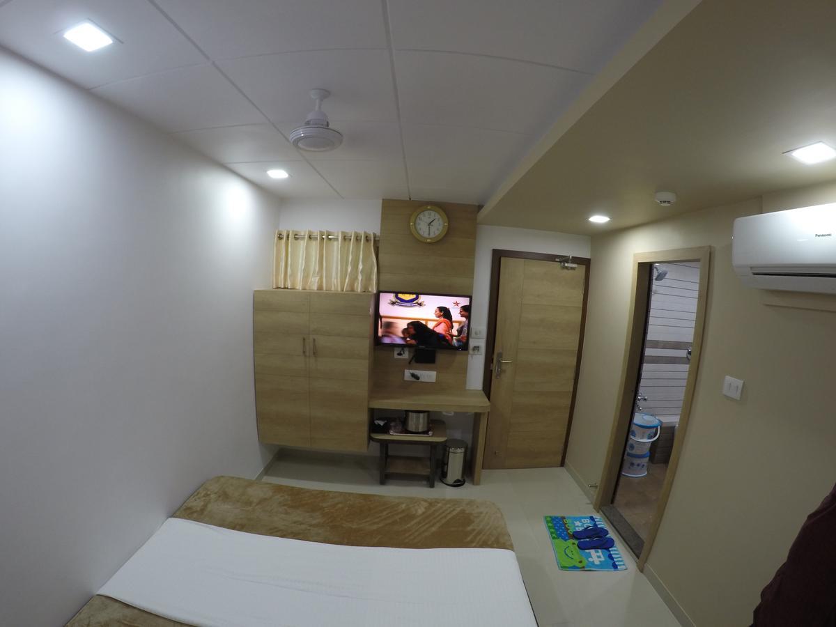 Hotel Ideal Vadodara Extérieur photo