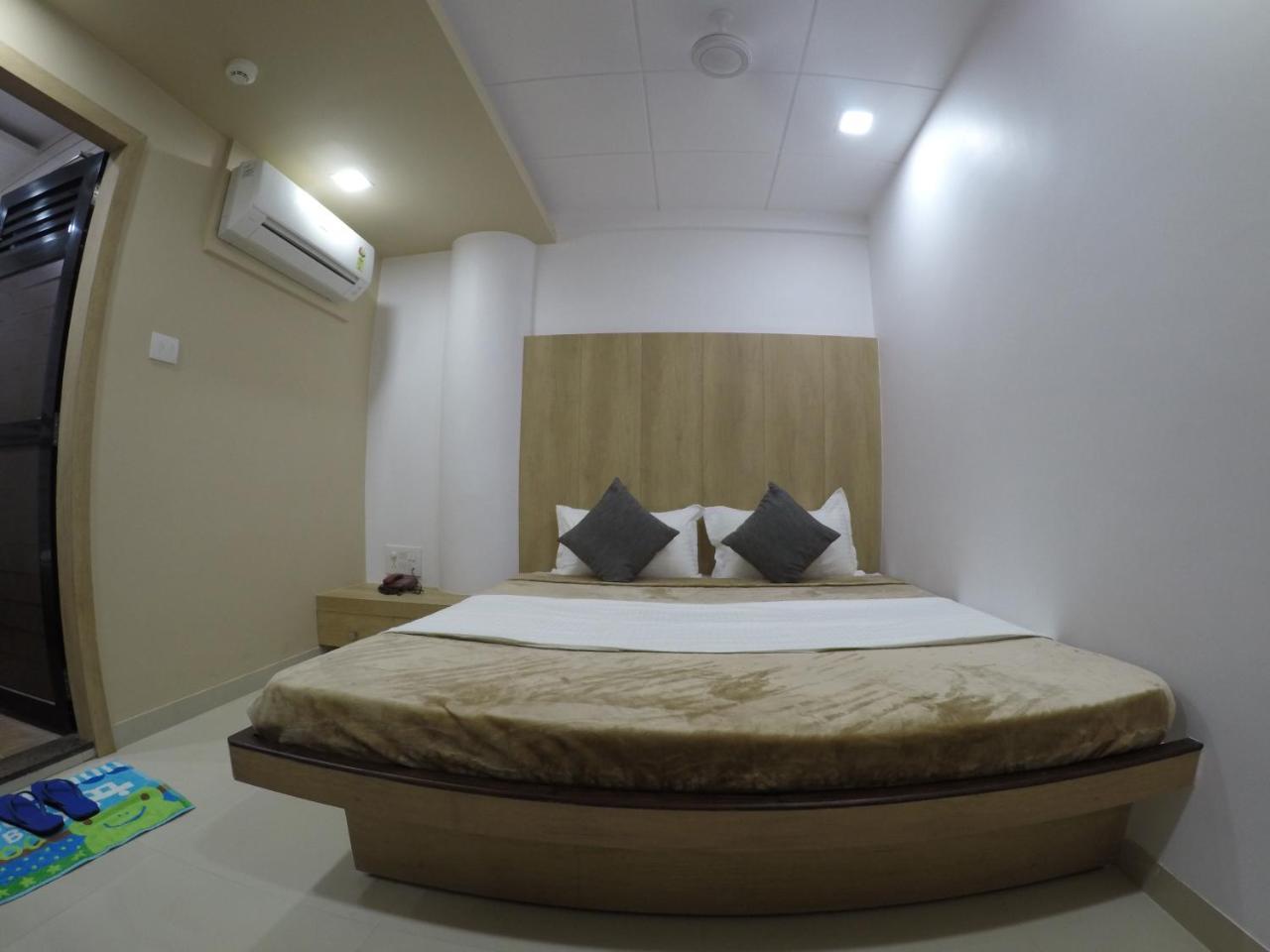 Hotel Ideal Vadodara Extérieur photo