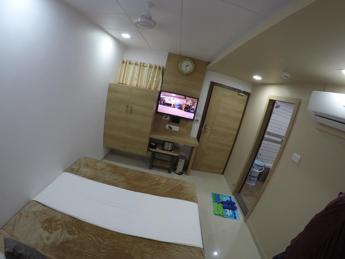 Hotel Ideal Vadodara Extérieur photo